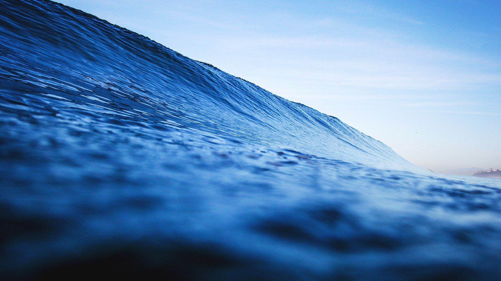 Close-up of a Pacific ocean wave